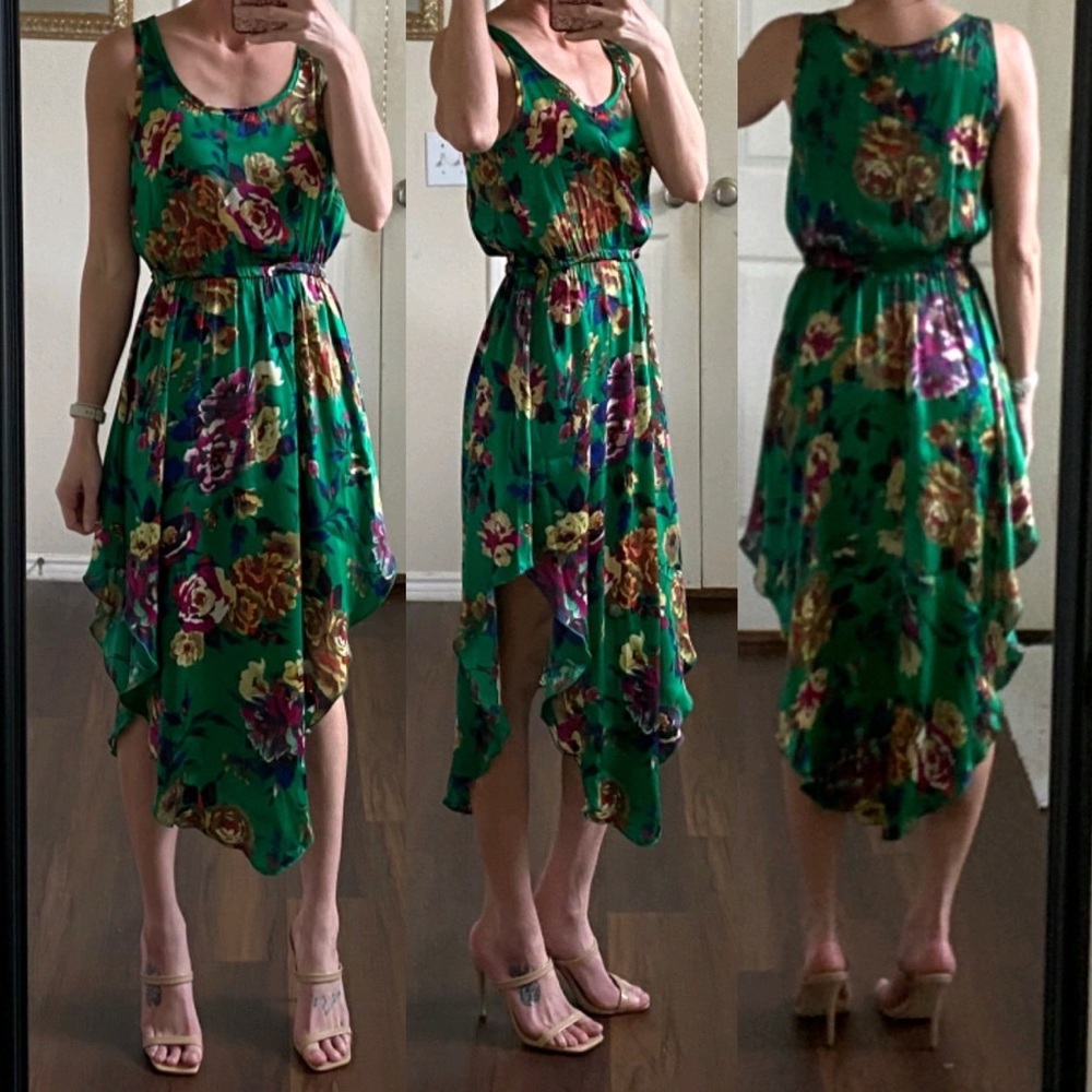 Romeo & Juliet Couture Kelly green multicolor floral sleeveless midi dress